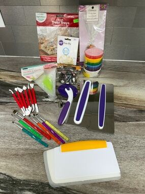 Cake Decorating Bundle Wilton And Various